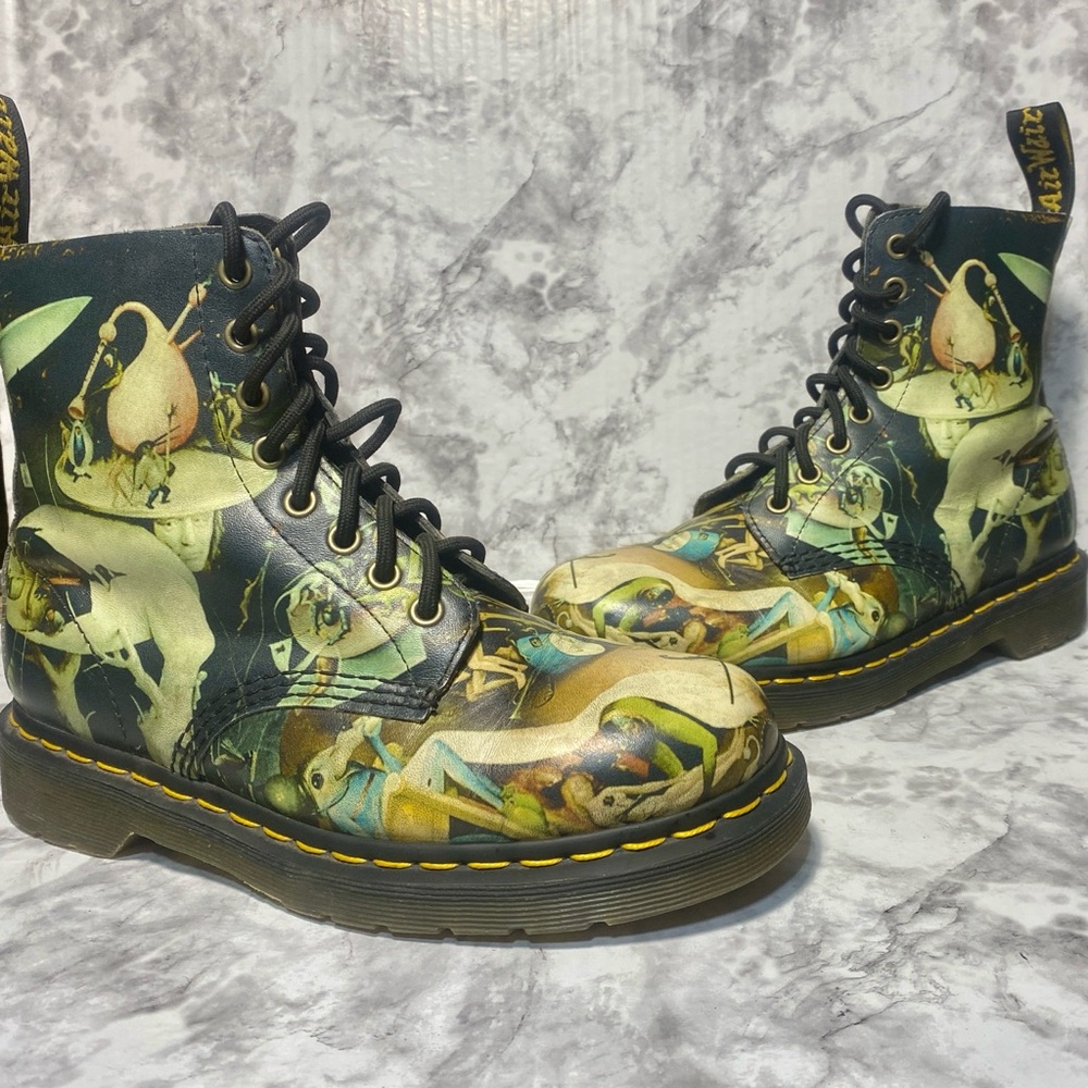 Dr Martens Bosch Hell museum boots